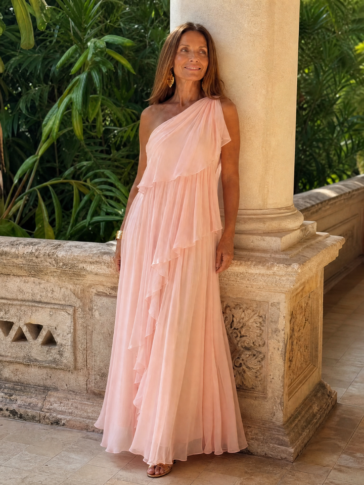 Ropa chic de mujer: vestido maxi verde asimétrico con volantes, perfecto para una noche especial.