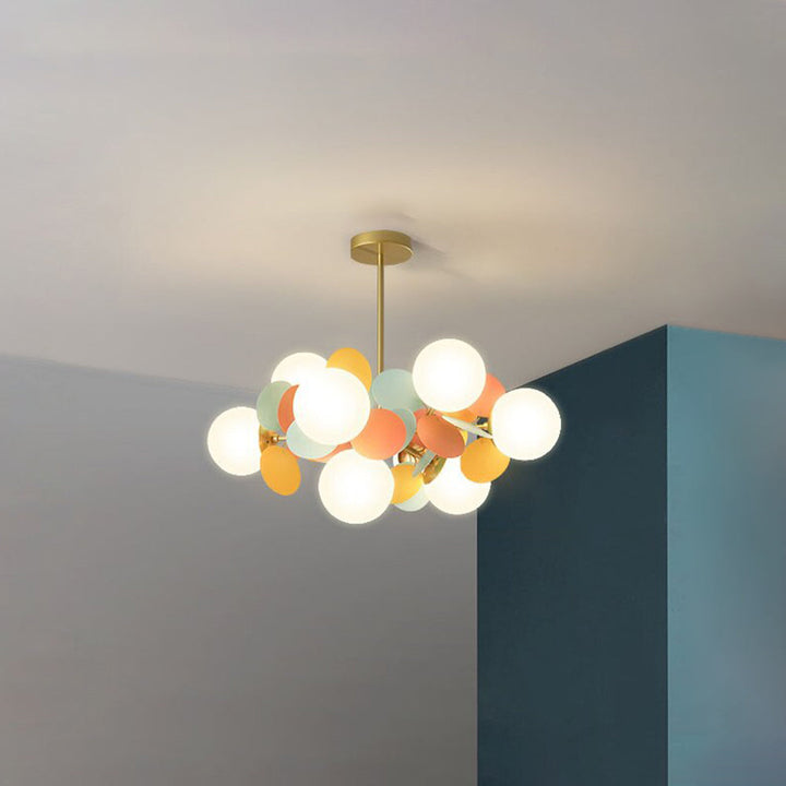 Lámpara de techo LED moderna, acrílica y minimalista para crear un ambiente cálido.