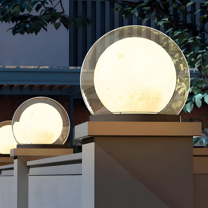 Lámpara de jardín esférica LED con cable. Diseño exterior moderno resistente IP65 para terraza y senderos.