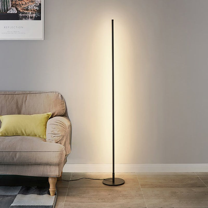 Lámpara de pie LED moderna y regulable con control remoto, ideal para iluminación de sala, dormitorio u oficina.