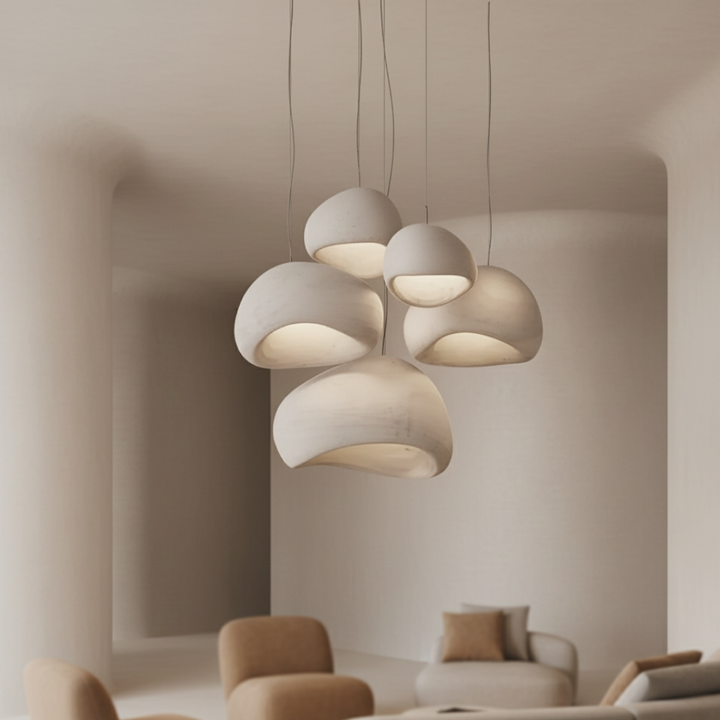 Luminaria Galet Air de gran tamaño, aporta diseño orgánico y luz decorativa a cualquier interior.