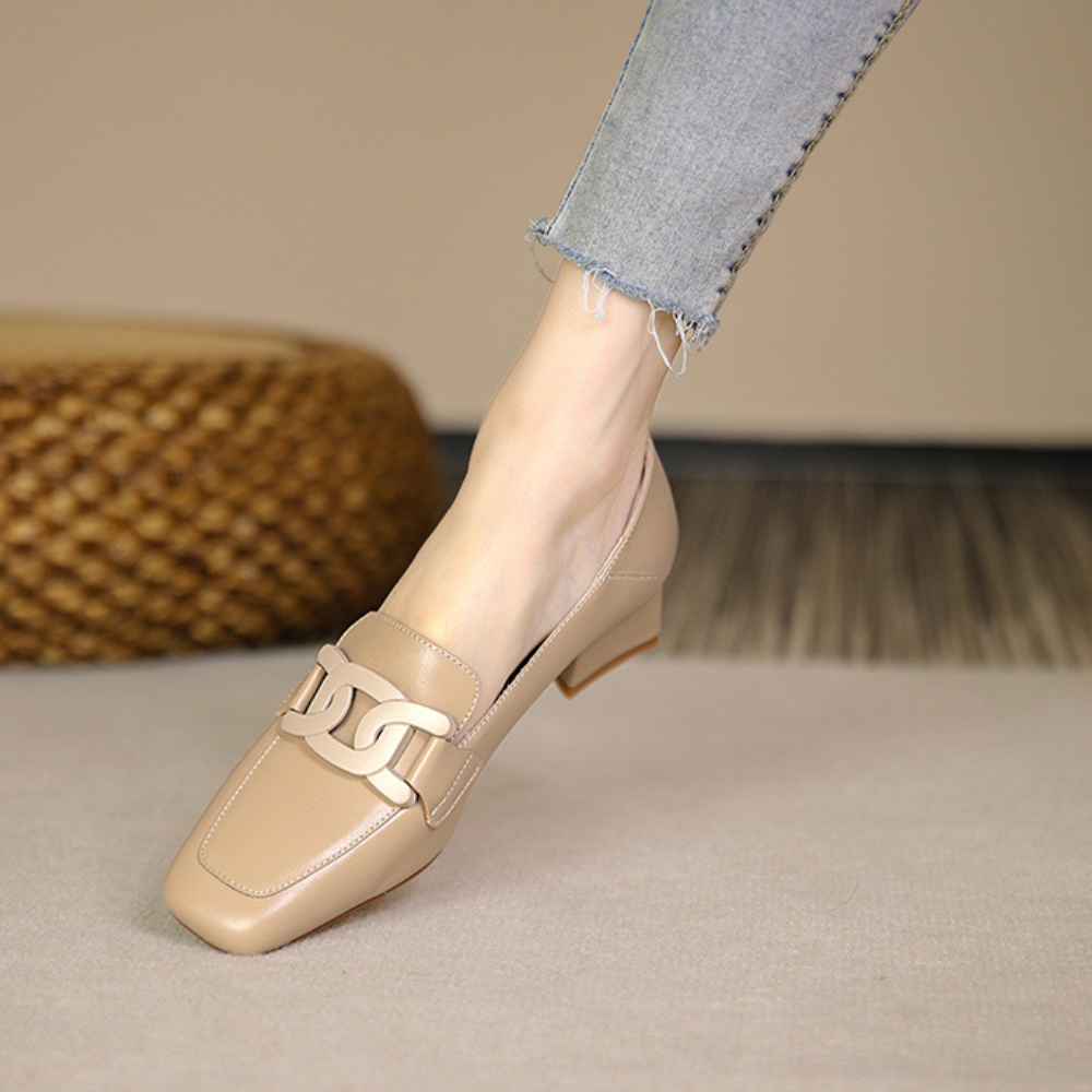 Zapatos de mujer negros, diseño atemporal que ofrece estilo clásico y comodidad.