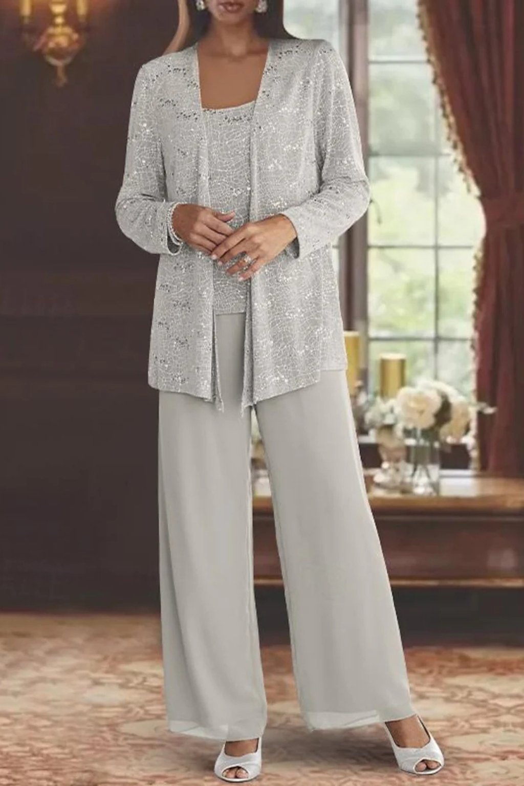 Conjunto de pantalón y chaqueta de encaje con lentejuelas, ideal para eventos formales y fiestas.