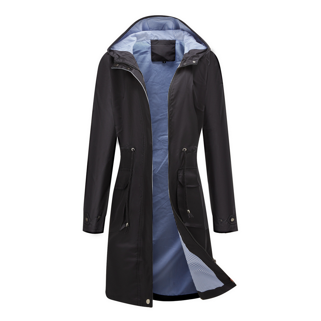 Gabardina mujer clásica e impermeable, un abrigo elegante y de moda para protegerse de la lluvia.