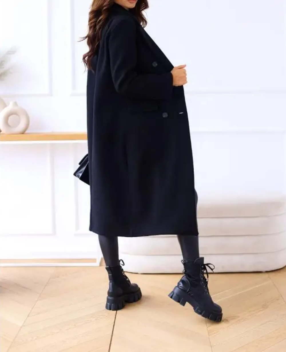 Abrigo mujer otoño-invierno, diseño doble botonadura, silueta elegante y moderna.