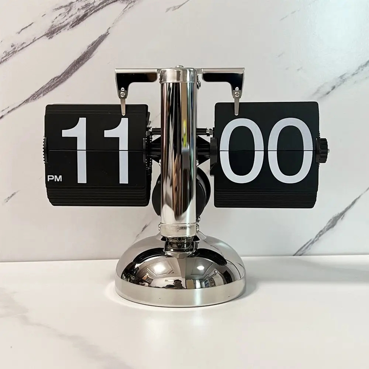 Reloj de mesa funcional retro moderno. Un accesorio clave para la decoración de tu hogar.