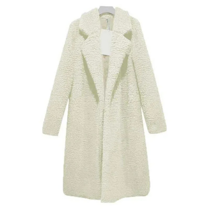 Moda de abrigo: largo teddy para mujer, textura suave, ideal para un look casual.