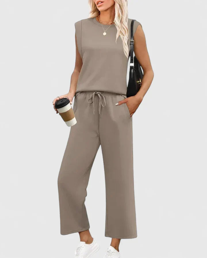 Set de mujer de dos piezas, perfecto para un look cómodo y casual de primavera-verano, fácil de combinar.