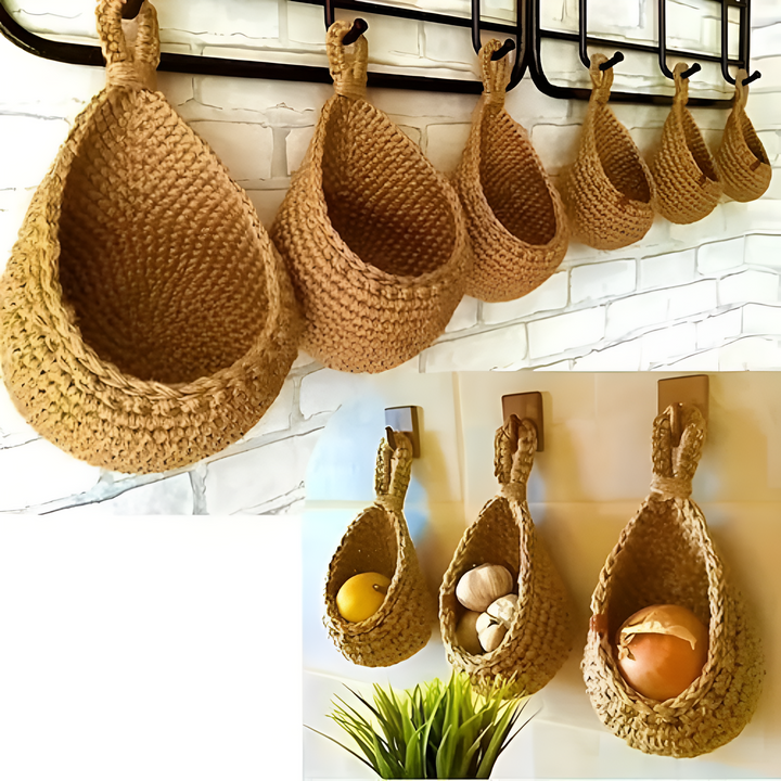 Cesta organizadora colgante de yute para despensa o cocina, ideal para un estilo natural y bohemio.