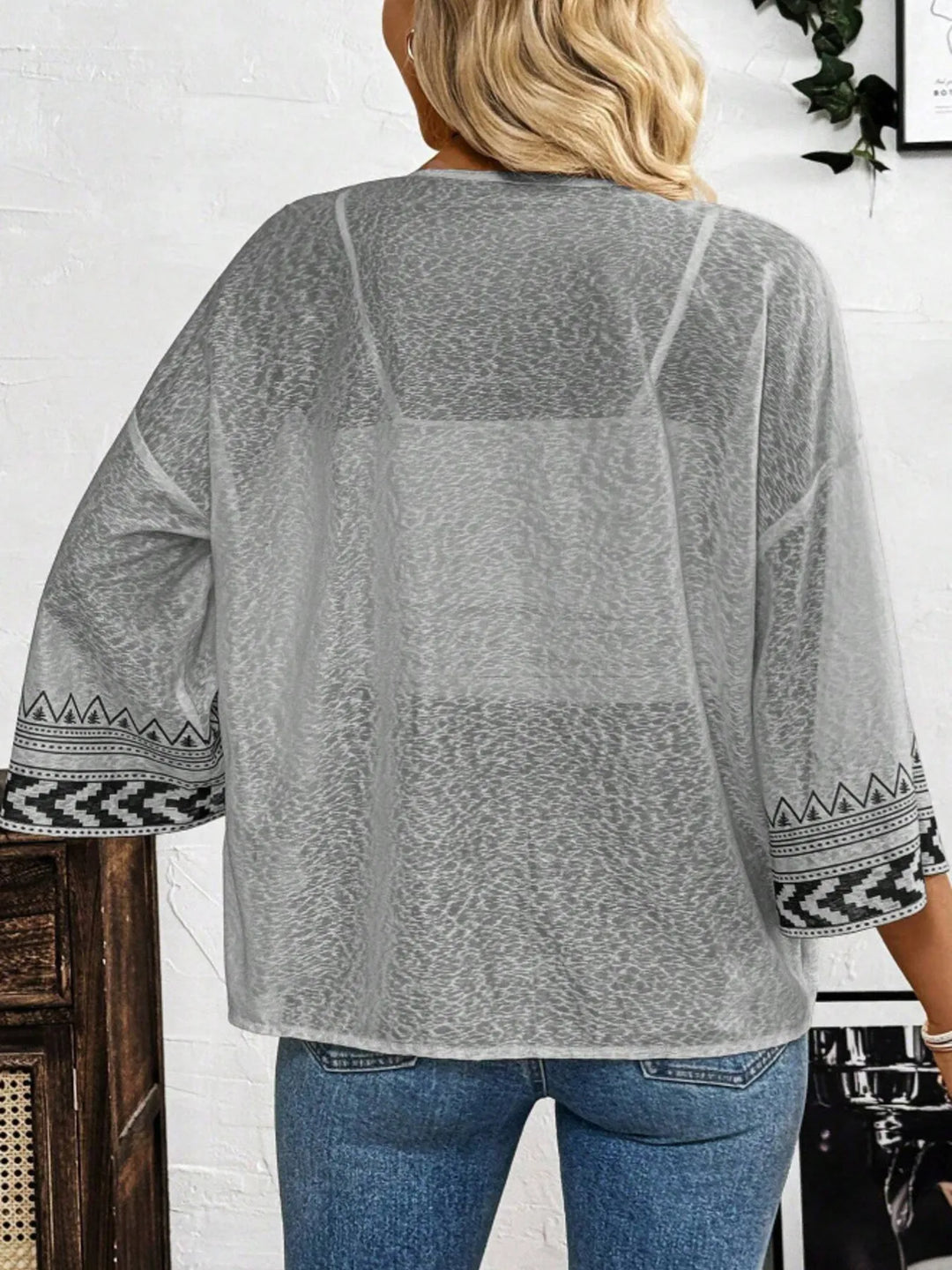 Prenda versátil de verano: cárdigan ligero estilo boho para mujer. Kimono abierto ideal para playa o casual.