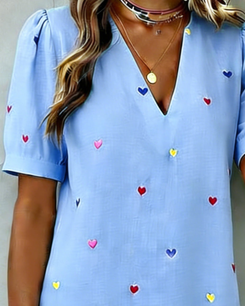 Vestido rosa casual para mujer, corto, con diseño de corazones, escote V y mangas abullonadas.