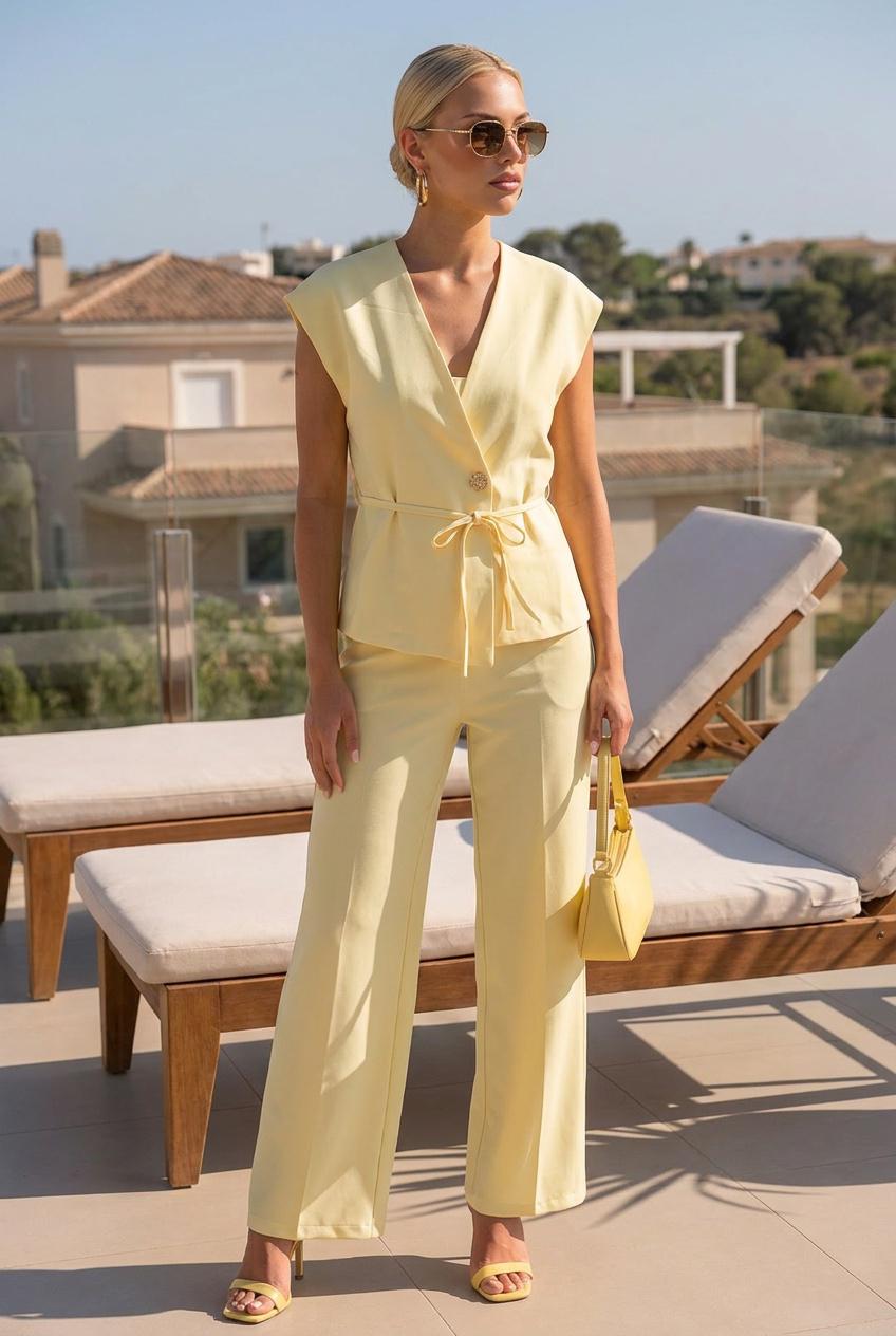 Moda femenina: chaleco sin mangas y pantalón palazzo para fiesta. Atuendo elegante y fresco.