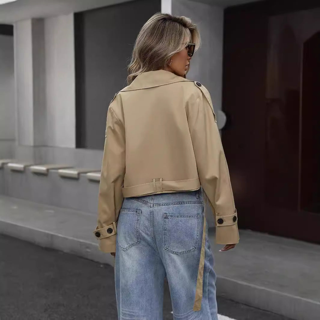 Chaqueta trench de mujer corta y cruzada, diseño actual que complementa tu estilo con sofisticación.
