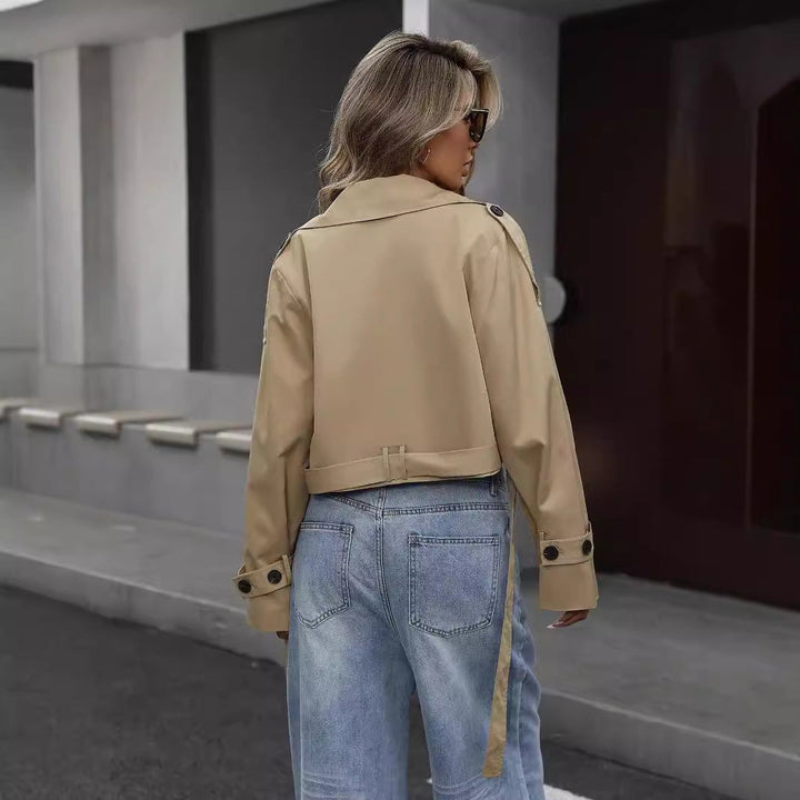 Chaqueta trench de mujer corta y cruzada, diseño actual que complementa tu estilo con sofisticación.