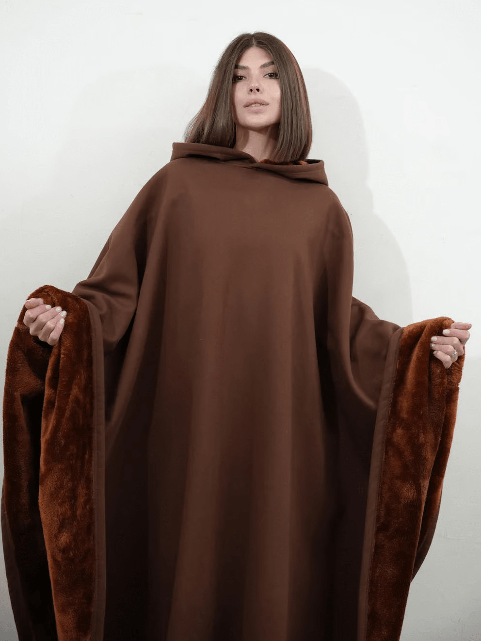Hoodie con peso, azul cielo, para mujer, calidez y estilo oversized para el invierno.