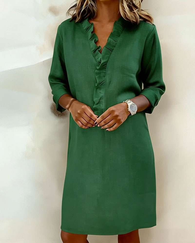 Vestido mujer con escote V y volantes. Estilo casual y elegante para primavera y verano. Ropa femenina.