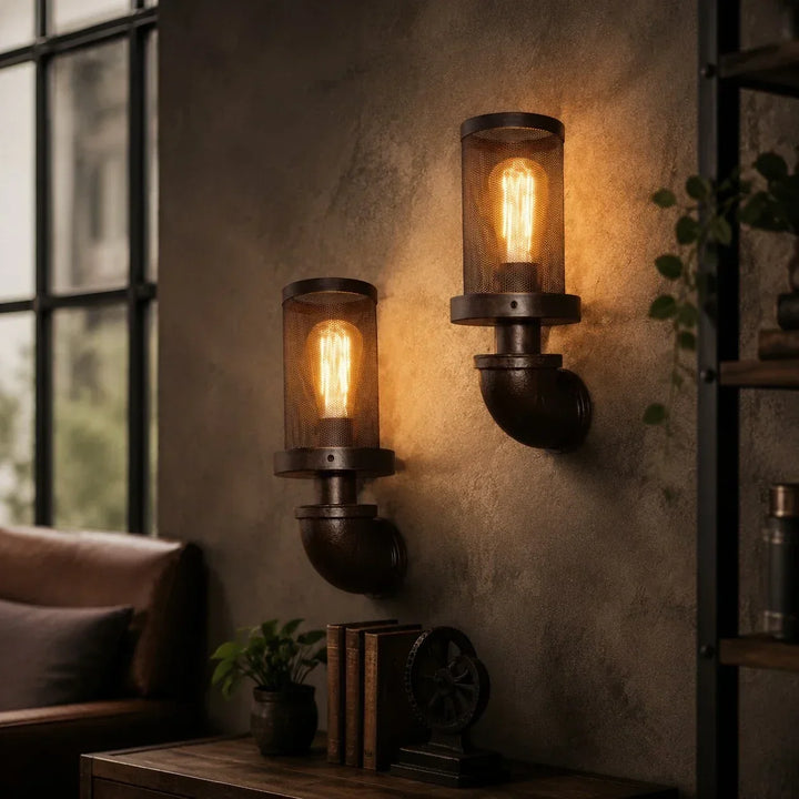 Iluminación de pared rústica, aplique industrial con acabado óxido y pantalla perforada para interior.