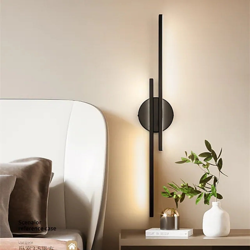 Lámpara de pared LED negra para dormitorio, diseño lineal. Iluminación ambiente nórdica.