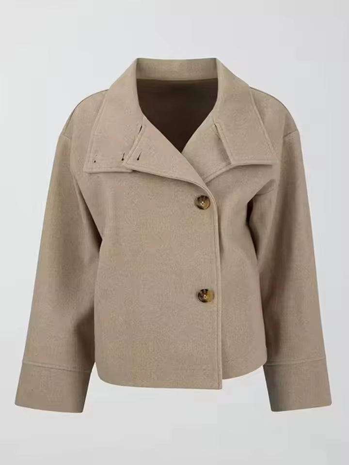 Chaqueta corta mujer para moda femenina. Estilo sofisticado con botones de lujo. Casual chic perfecto.