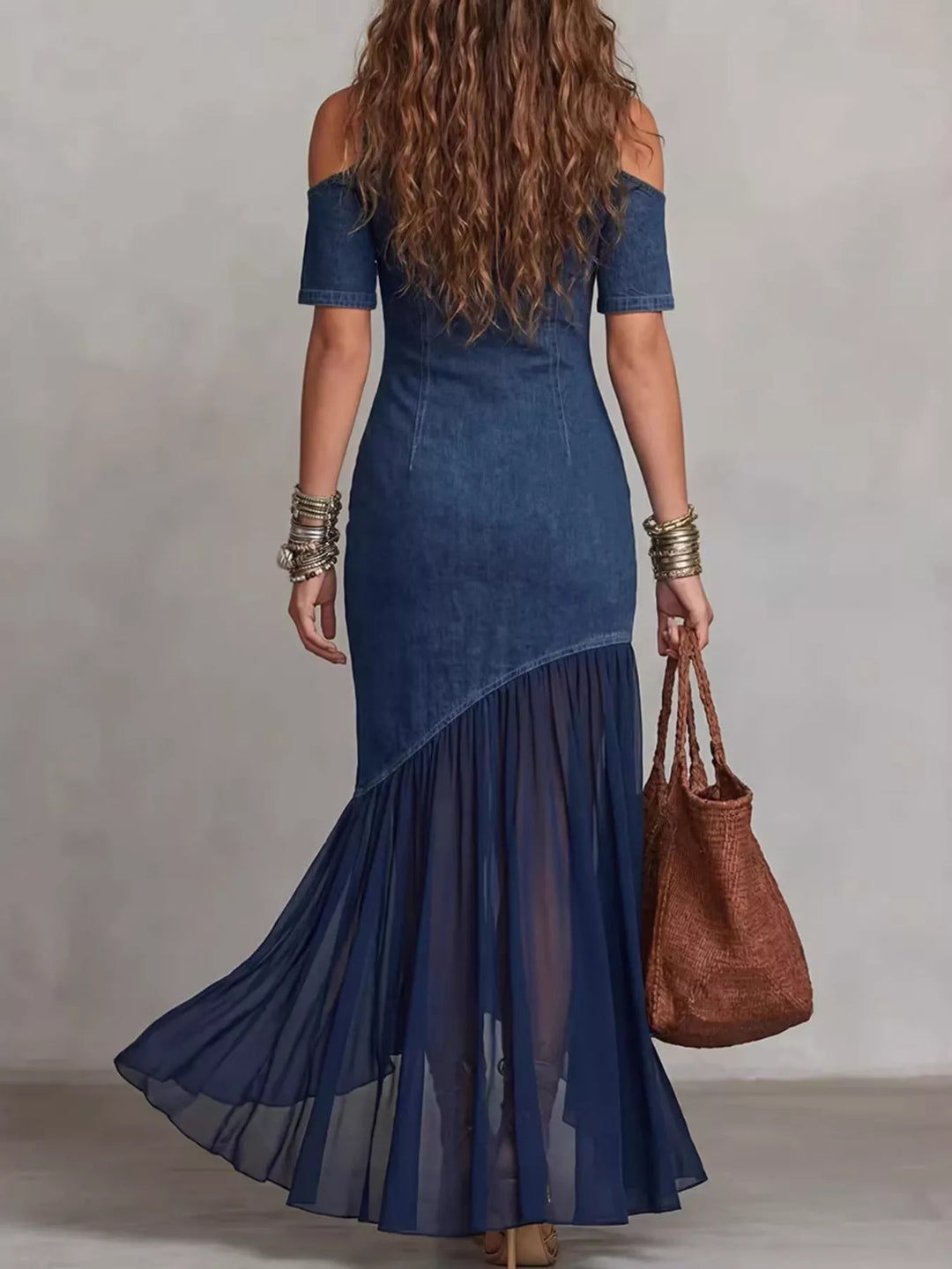 Vestido largo de poliéster para mujer, hombros descubiertos y volantes. Ideal para eventos y fiestas de verano.