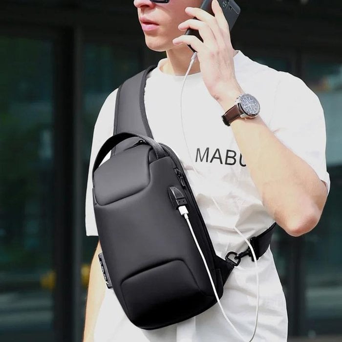 Mochila compacta unisex, antirrobo, con puerto de carga USB para viajeros.