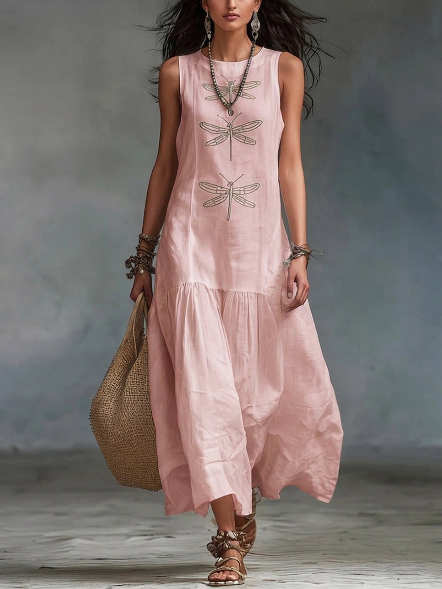 Detalle del bordado de libélulas en vestido largo de lino para mujer. Estilo casual y fresco de verano.