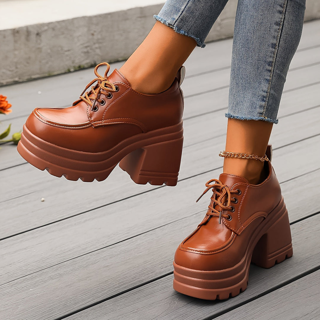 Zapatos plataforma chunky cómodos para mujer. Tacón ancho, perfecto para fiesta o look casual elegante.