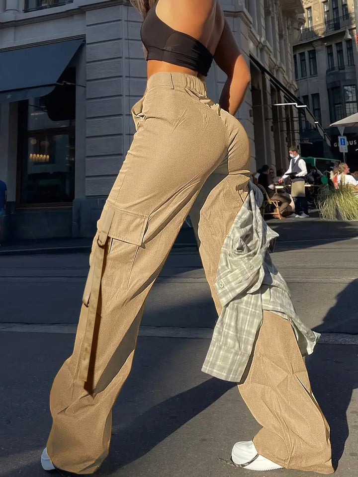 Pantalones cargo para mujer, moda urbana y sofisticada.