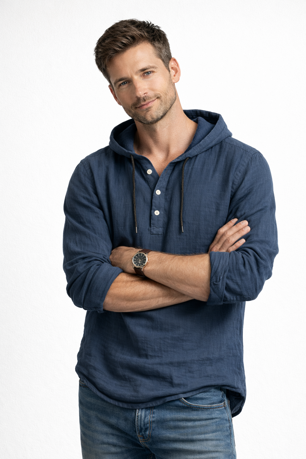 Camisa para hombre con capucha, estilo casual y fresco, disponible en diversas tonalidades para tu outfit.