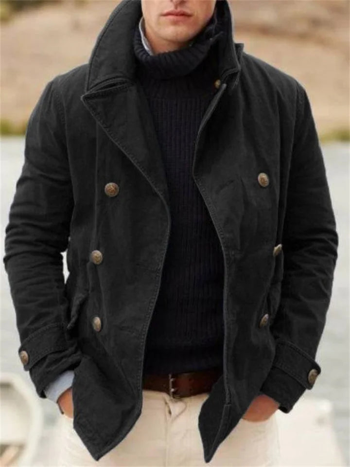 Chaqueta de abrigo para hombre con solapas. Abrigo de invierno masculino para un look casual y clásico.