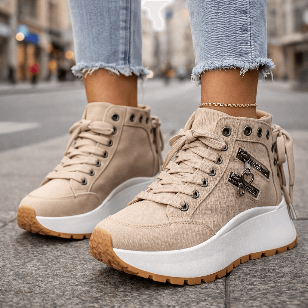 Detalle de zapatillas chunky de mujer con plataforma. Las cremalleras añaden un toque urbano y funcional.
