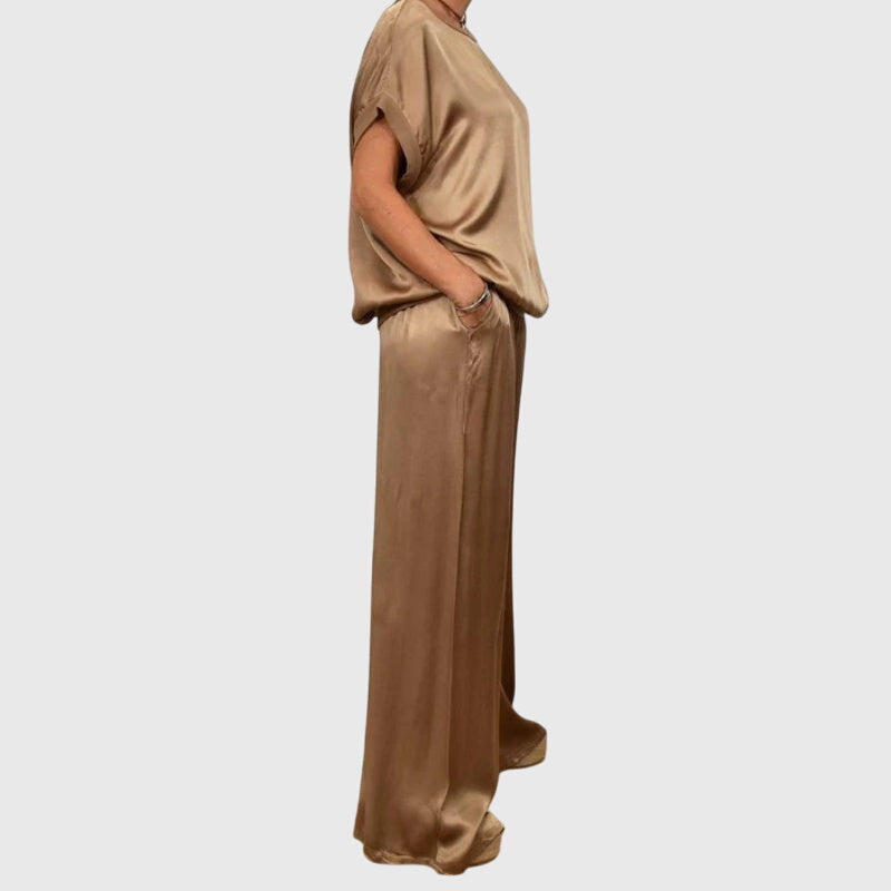 Atuendo completo de dos piezas para mujer: camisa suelta y pantalón. Estilo casual elegante. Confort.
