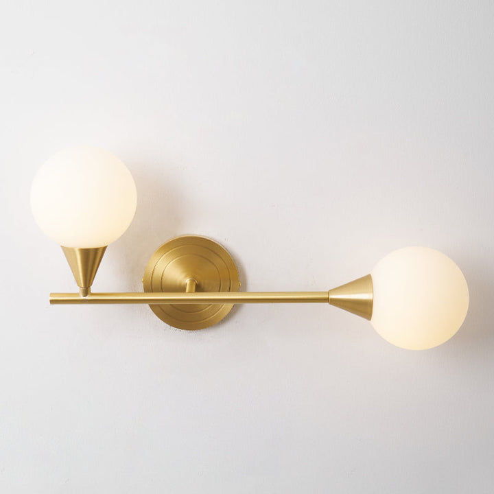 Aplique de pared latón con dos globos. Cristal blanco. Para decoración y luz en el hogar.