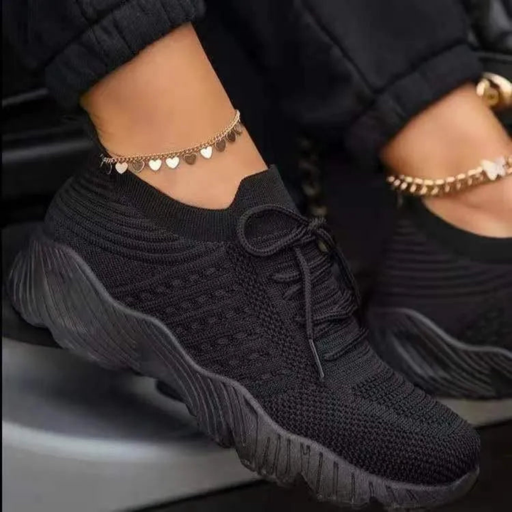 Zapatillas de mujer muy ligeras, ideales para mantener los pies frescos y cómodos en el verano.