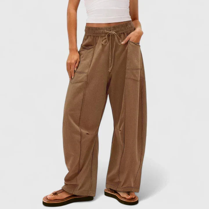 Pantalón ancho baggy para mujer, ideal para un estilo urbano y casual. Muy cómodo y versátil.