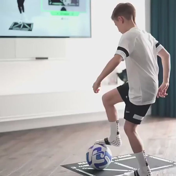 Tapete de entrenamiento de fútbol 2x2m con programa Pro para mejorar habilidades y agilidad en casa.