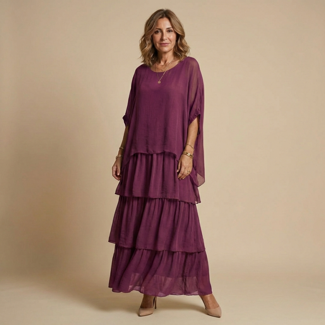 Vestido largo de mujer con diseño en capas y manga suelta. Ropa elegante y fluida, perfecta para moda femenina casual.
