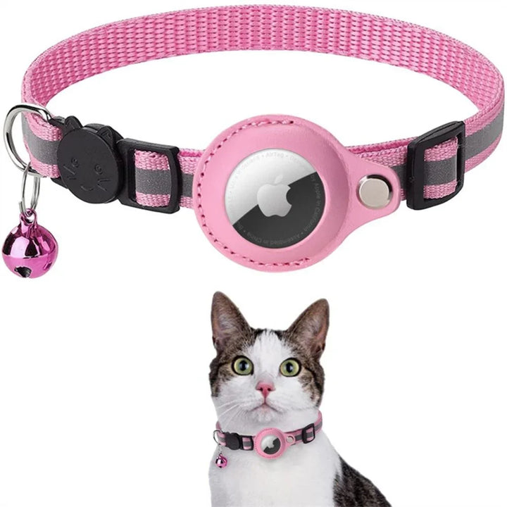 Collar GPS ajustable para gato, ideal para aventuras, con seguridad reflectante.