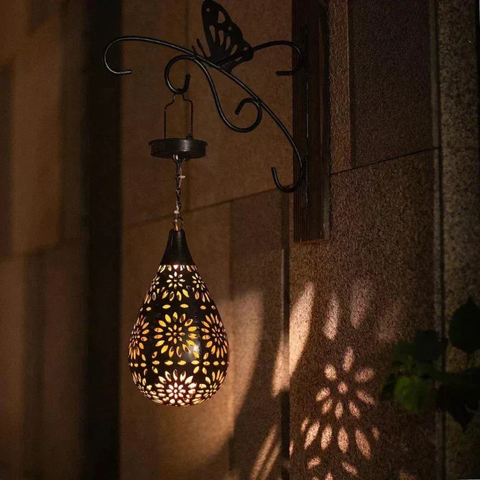 Lámpara solar floral para jardín, carga con energía solar. Decoración exterior sostenible para patios y senderos.