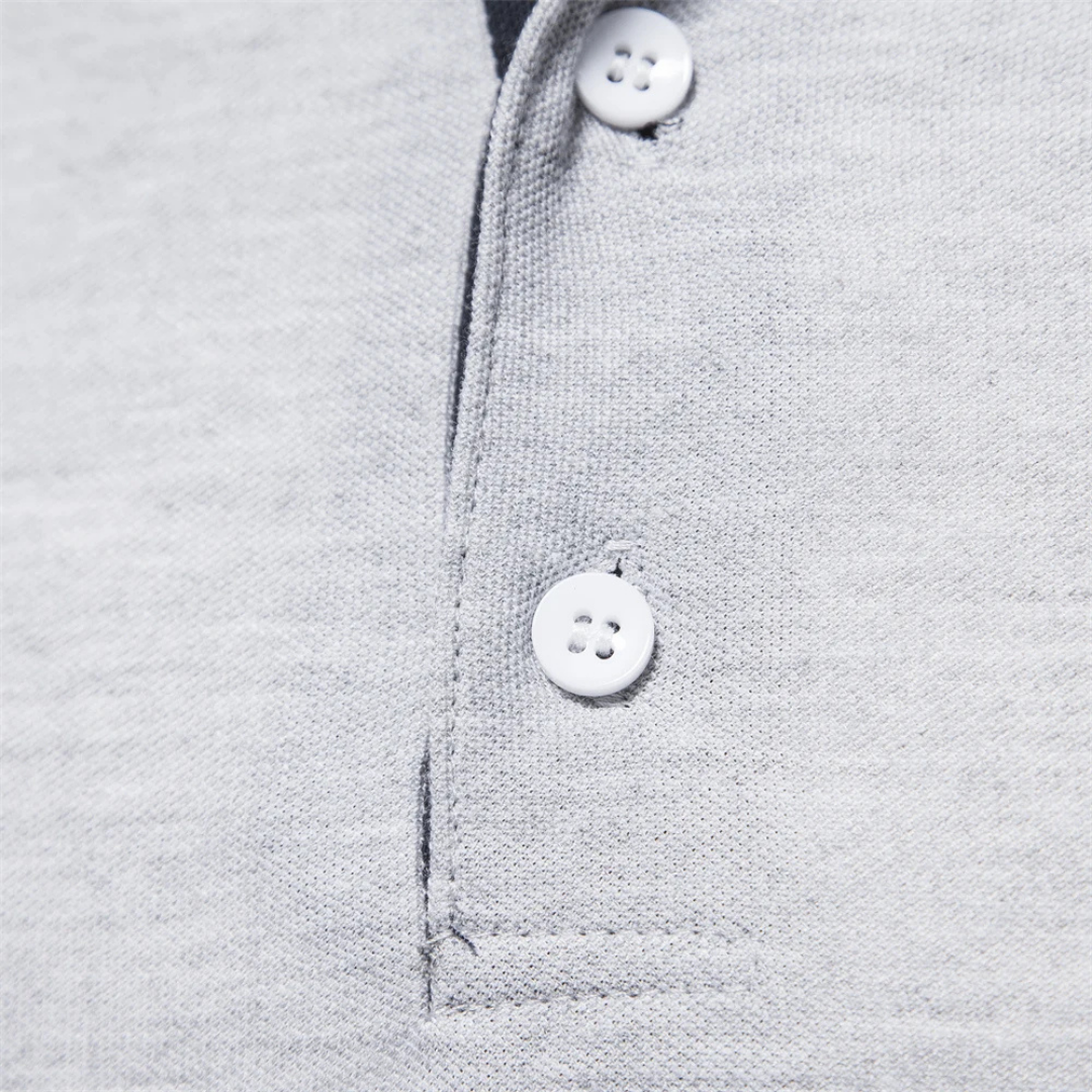 Polo de hombre versátil con manga larga y ajuste entallado, perfecto para el look de invierno.