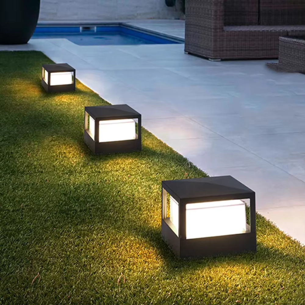 Foco LED exterior impermeable IP54 para paisajismo en jardines.