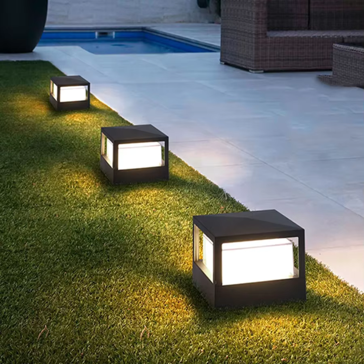 Foco LED exterior impermeable IP54 para paisajismo en jardines.