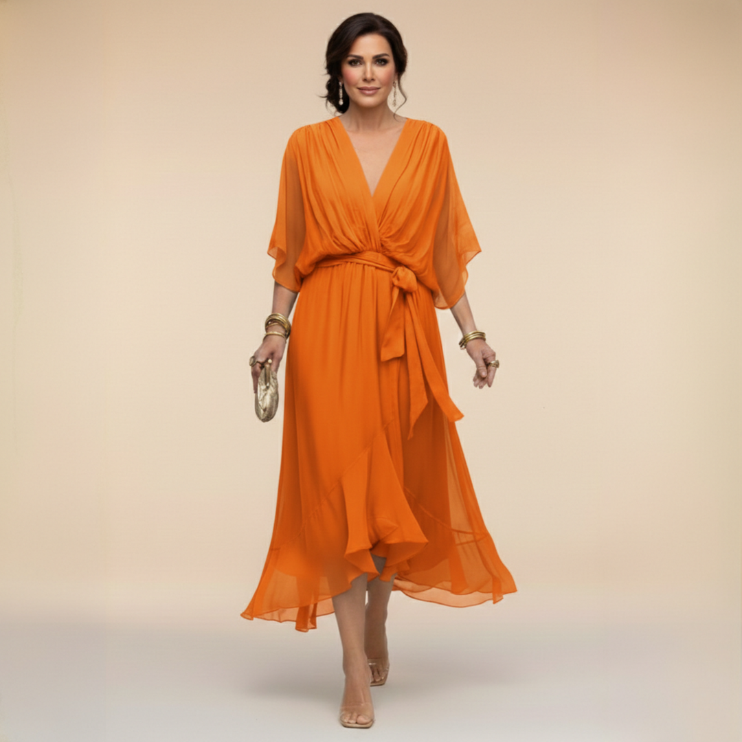 Mujer vistiendo vestido midi elegante y fluido con escote V y cintura ajustable. Estilo versátil, moderno y chic.