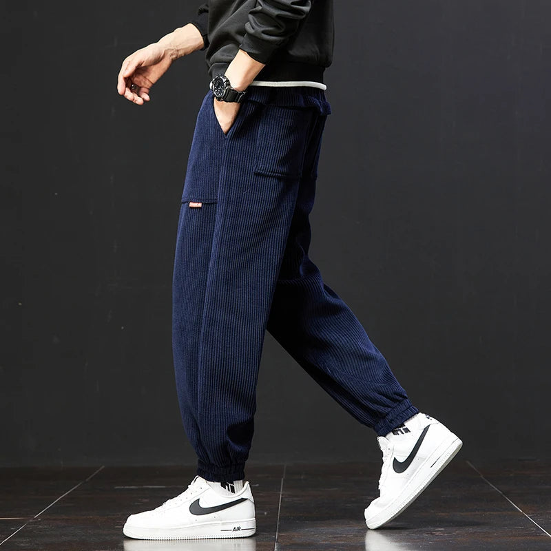 Joggers versátiles para hombres, perfectos para deporte, ocio o un look diario relajado y cómodo.