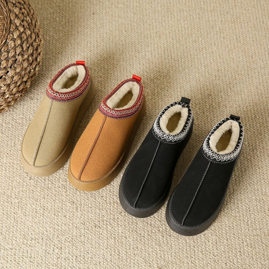 Pantuflas vintage para mujer, estilo retro. Calzado cómodo y suave para el hogar, ideal para el descanso invernal.