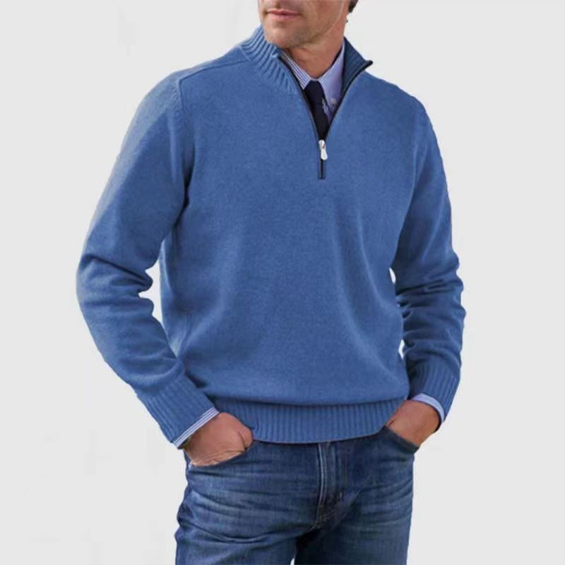 Suéter azul de punto para hombre, cuello con media cremallera. Ropa cómoda y de moda para el invierno.