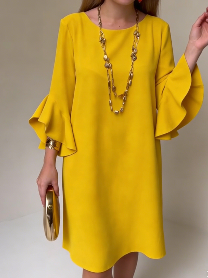 Vestido fluido de mujer con manga volante, perfecto para playa o casual de verano. Moda femenina y transpirable.