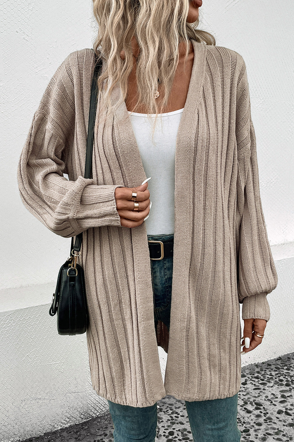Cárdigan de punto mujer con bolsillos, diseño abierto caqui, perfecto para un look casual y cómodo de otoño.