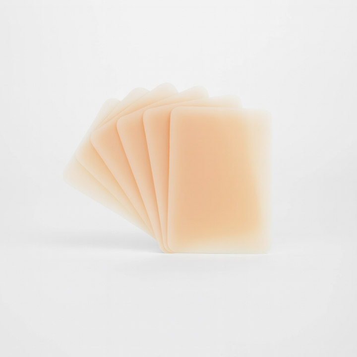Parche corrector de cicatrices impermeable, ofrece cobertura discreta para piel y tatuajes. Autoadhesivo, de poliuretano.