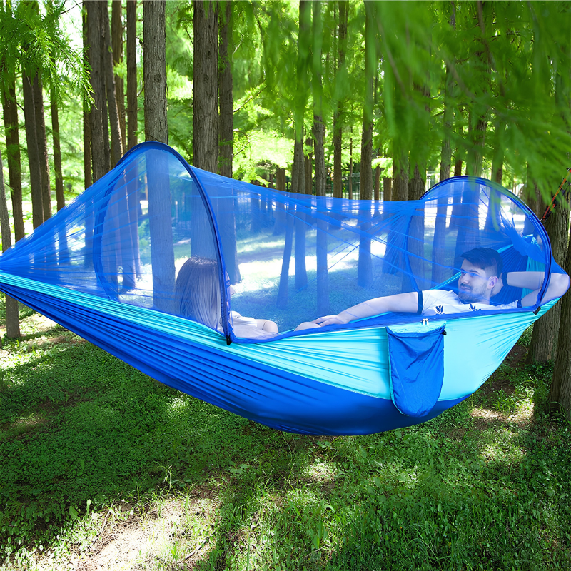Disfruta el descanso en exterior con esta hamaca antimosquitos ultraligera, perfecta para viajes y relax.